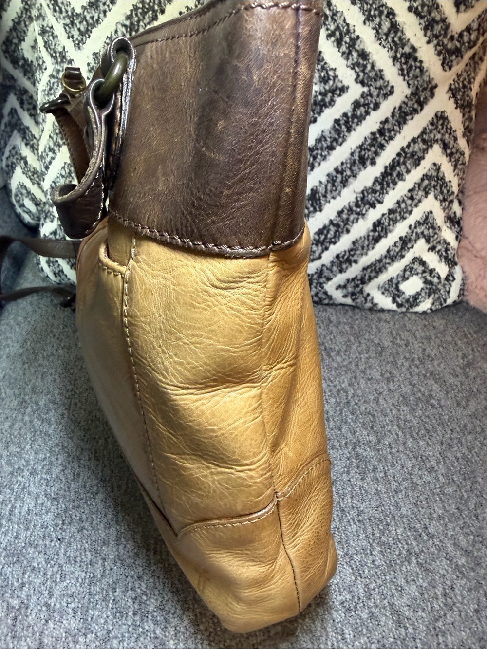 Vintage Frye Two-Tone Tan and Dark Brown Leather Crossbody Bag - Picture 5 of 11